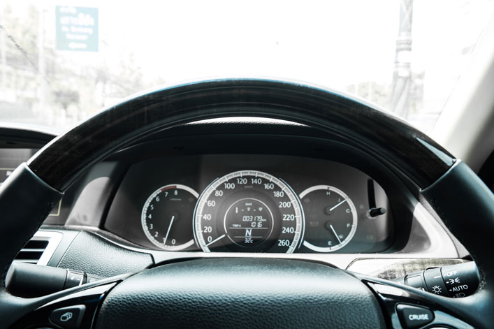 Steering wheel and dashboard