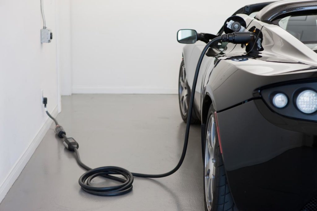 Roadster_2.5_charging