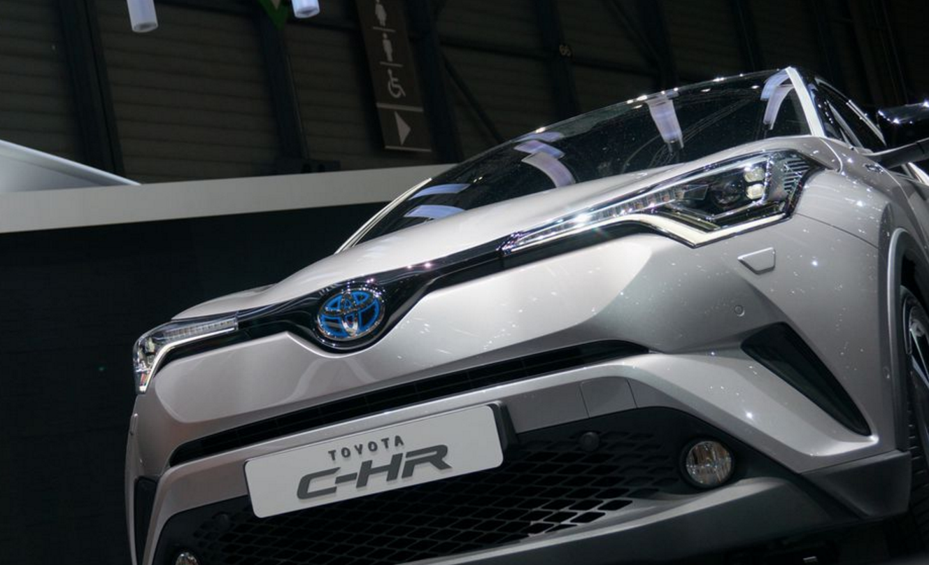 Toyota Auris Hybrid - CNET