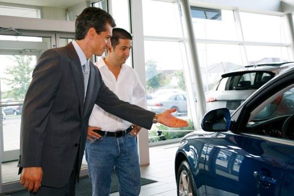 Why don't Singaporeans like to sell their cars in dealerships?