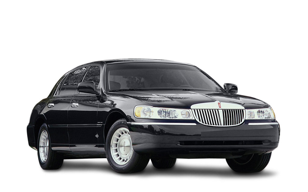 Source: httpst-automobilemag-comuploadssites11201106lincoln-town-car-front-right-view1-jpg