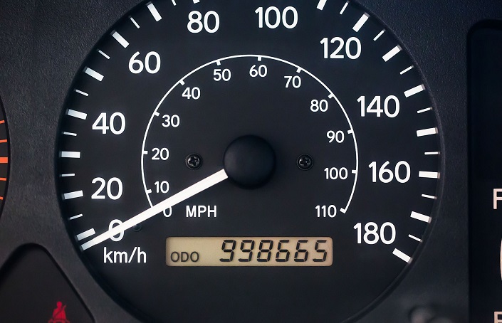 The jaw dropping odometer on Rajah Sellathurai's 2001 Toyota Corolla - which required only regular servicing and new tires to achieve! (CNW Group/Toyota Canada Inc.)