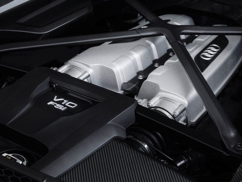 Audi R8 Spyder: Sporty Elegance