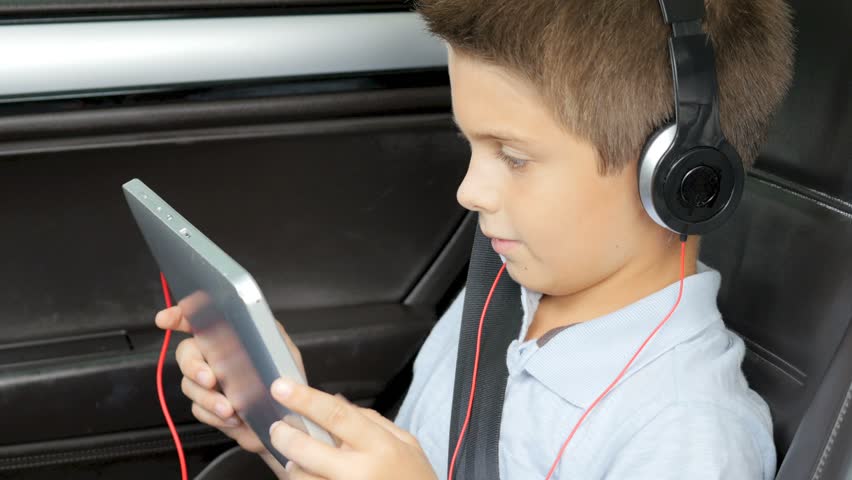 4 Activities to Keep Your Kids Busy During Road Trip