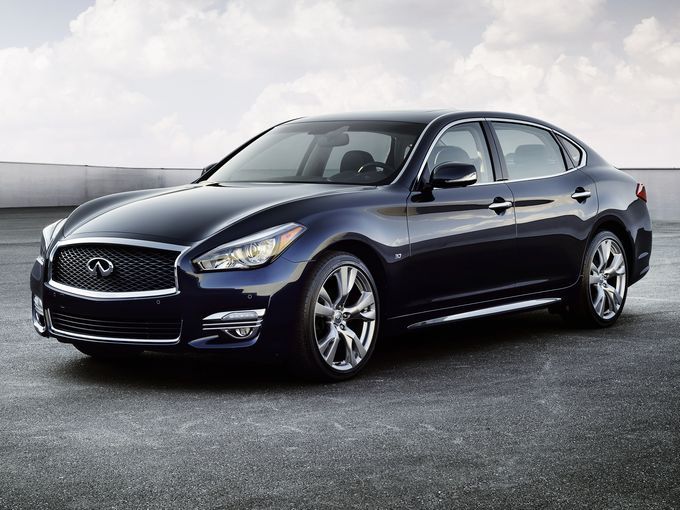 Infiniti Q70 Hybrid: Exceptional Features to Infinity and Beyond