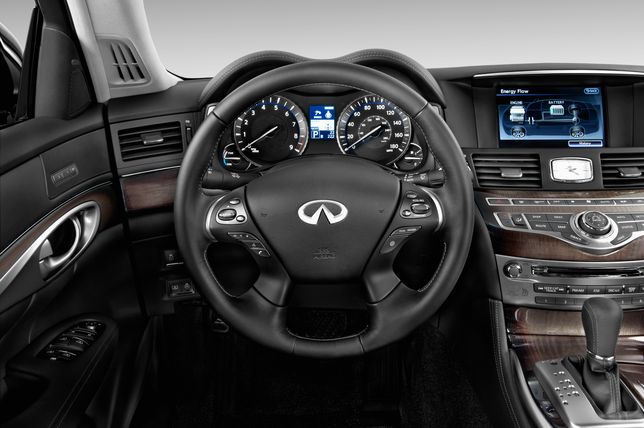 Infiniti Q70 Hybrid: Exceptional Features to Infinity and Beyond