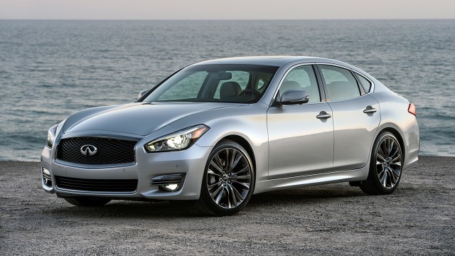 Infiniti Q70 Hybrid: Exceptional Features to Infinity and Beyond