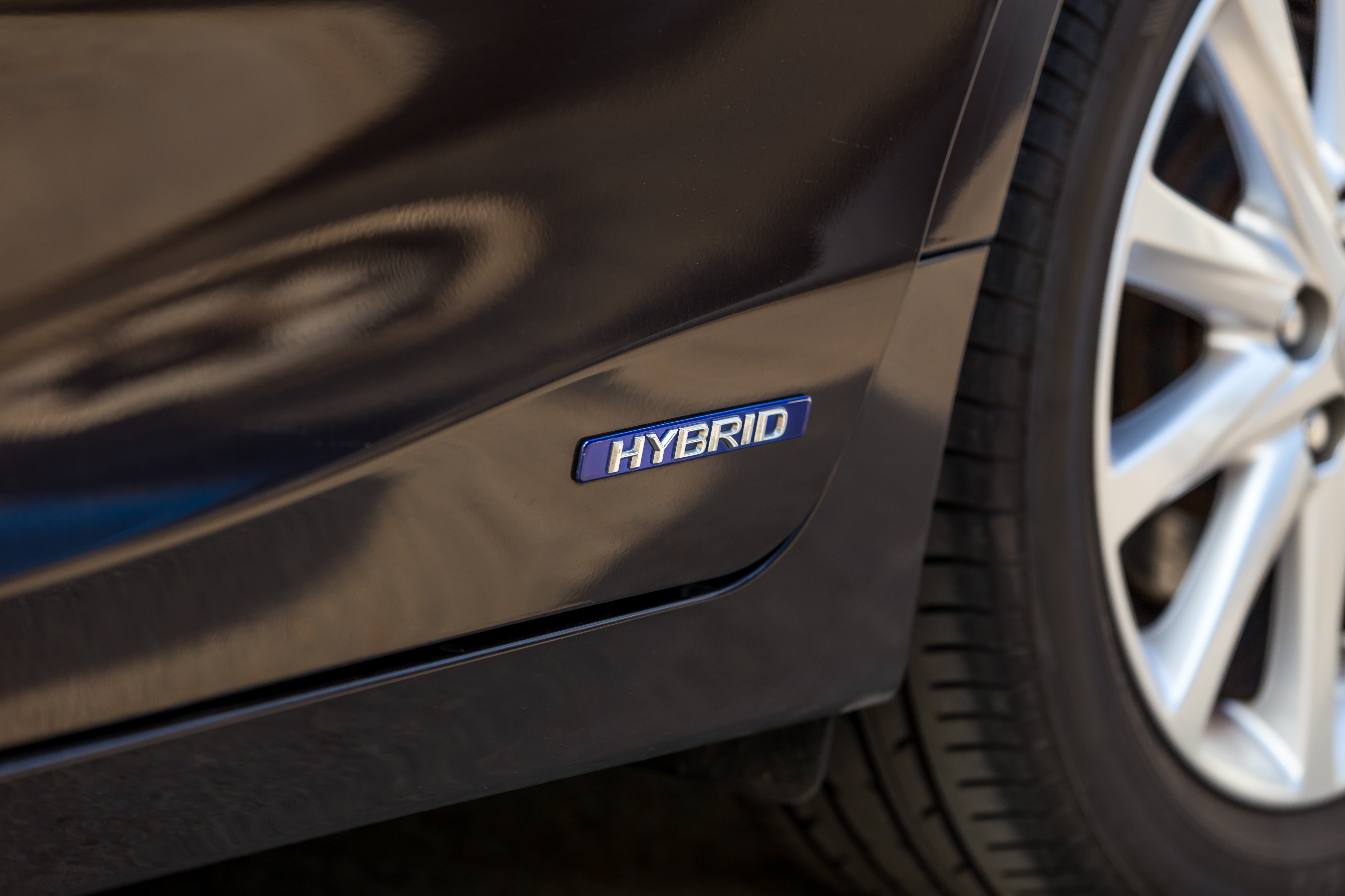 sign of a hybrid car
