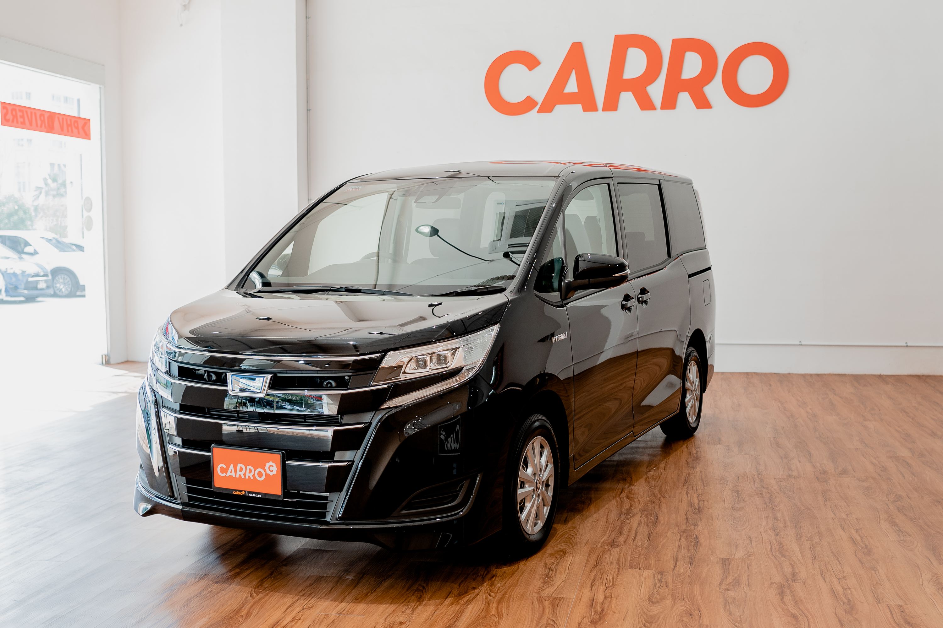 Toyota Noah; One of the 5 affordable cars to consider