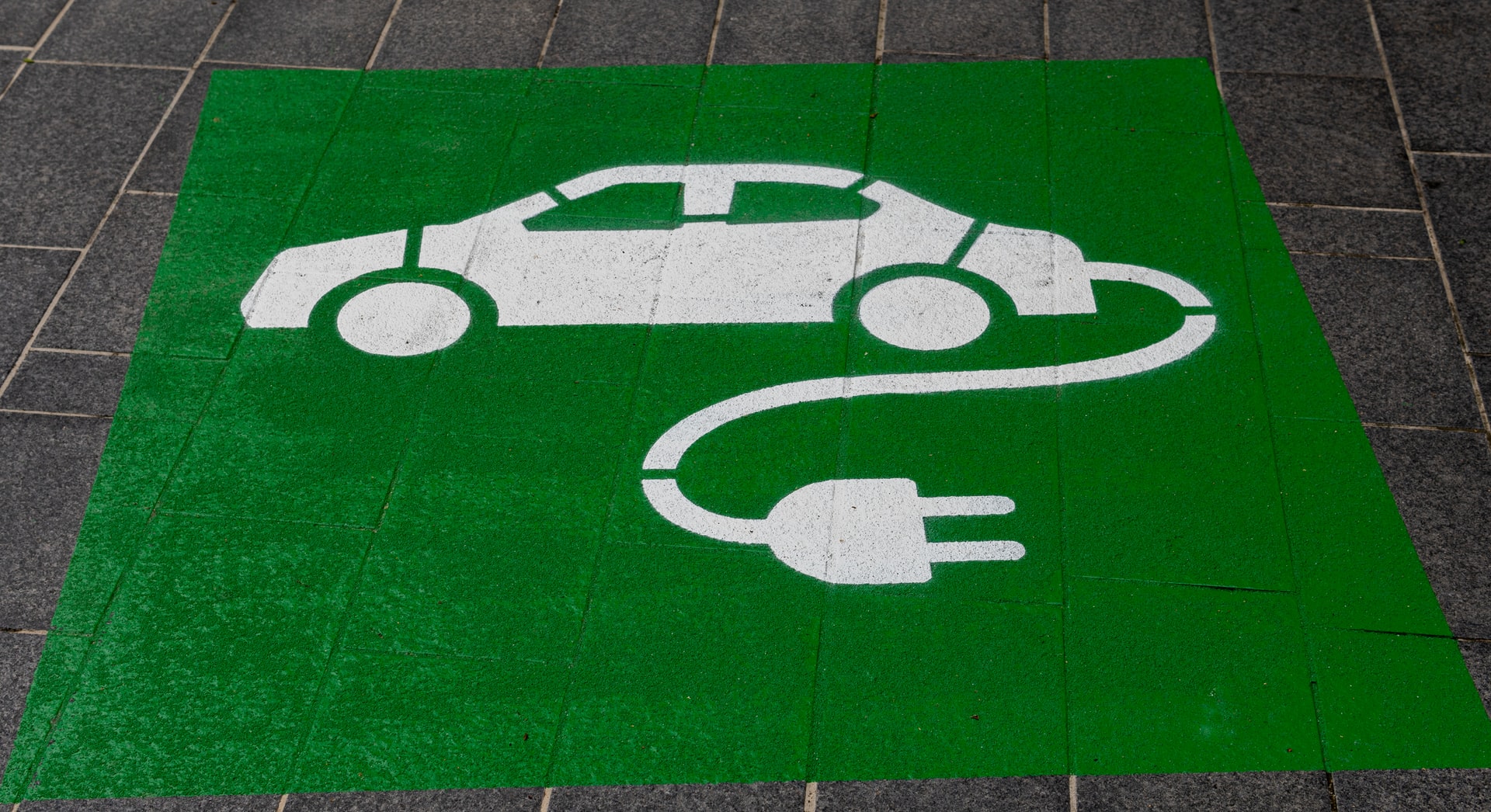 Hybrid or EVs: Which Should You Switch To?